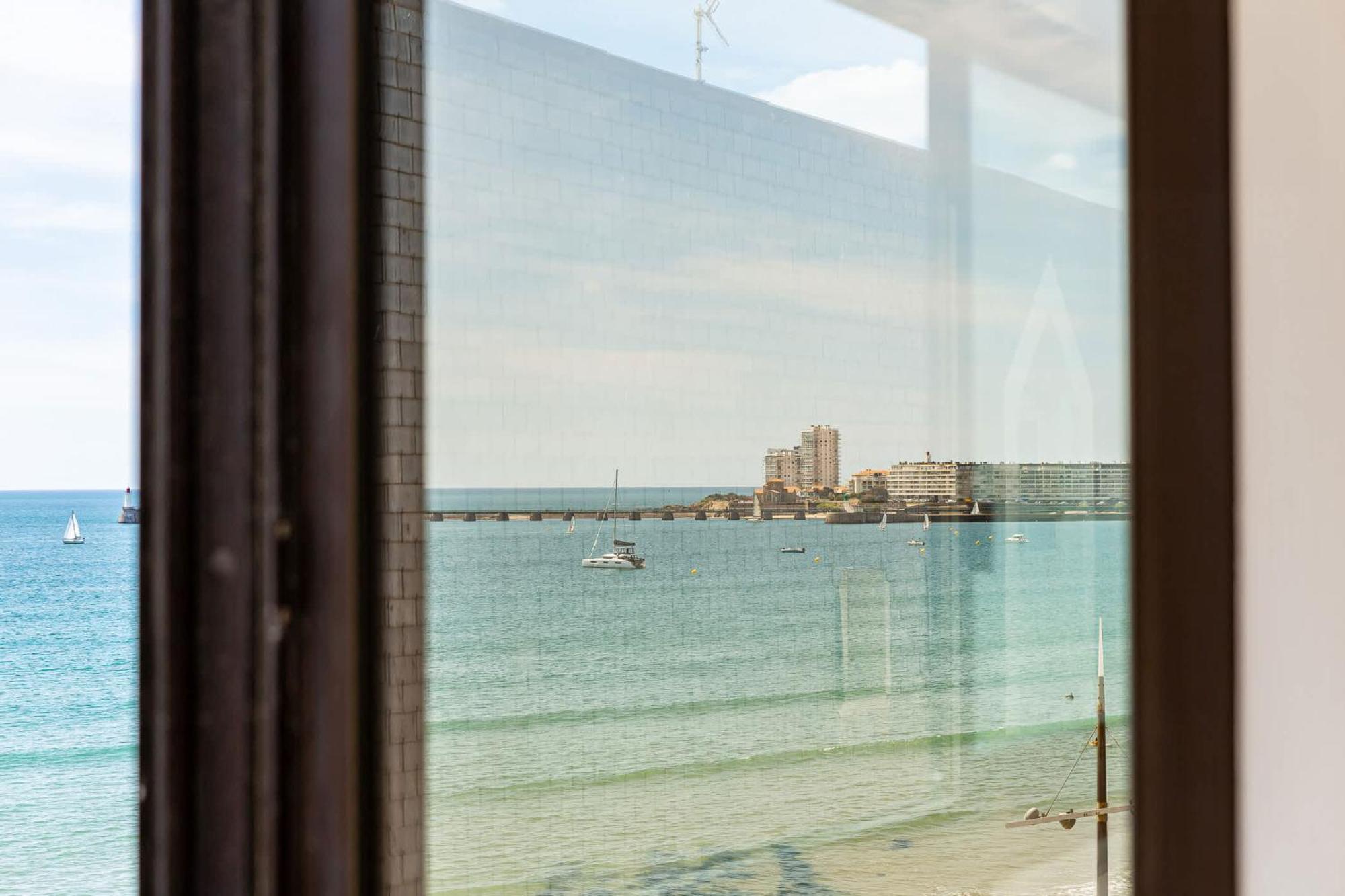 Appartement Au Pied De La Plage, Vue Imprenable Sur La Mer เลส์ซาบล์-โดล็อนน์ ภายนอก รูปภาพ
